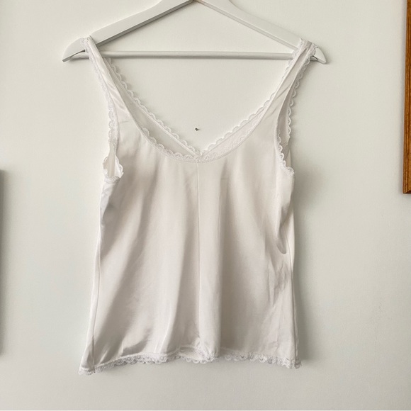 Vintage white silky lace trim tank top - Picture 6 of 7